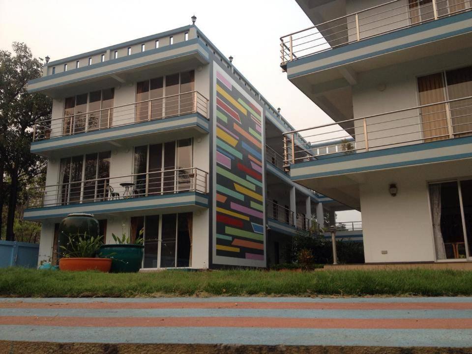 O.U.M. Hotel 2/34