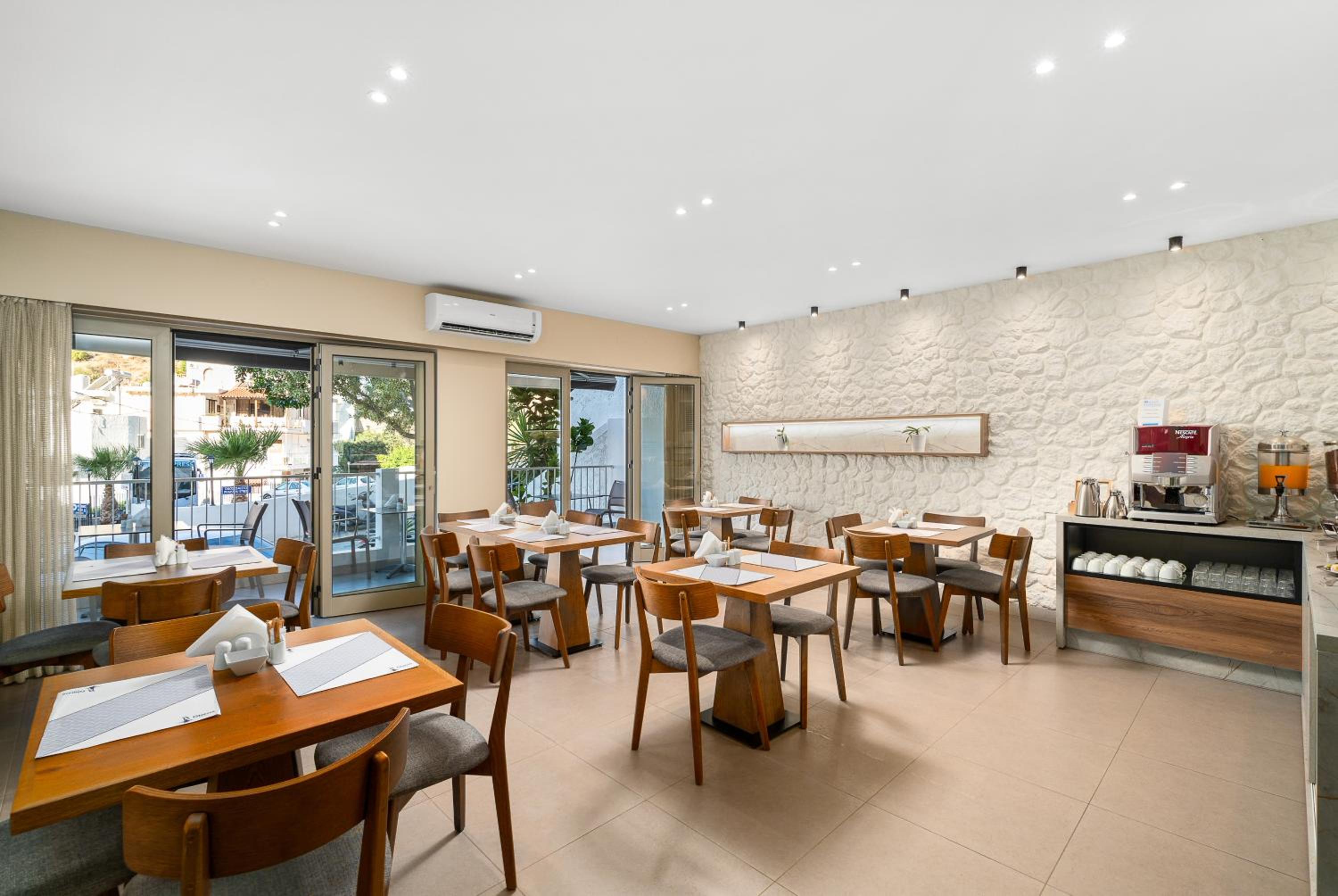 Glaros Hotel 50/63