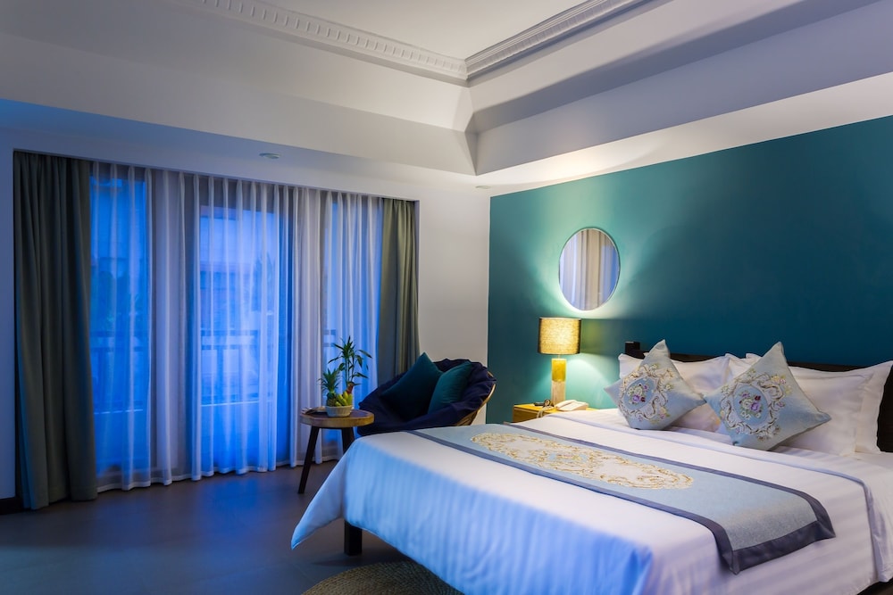 JUNIOR SUITE, DOUBLE BED, BALCONY