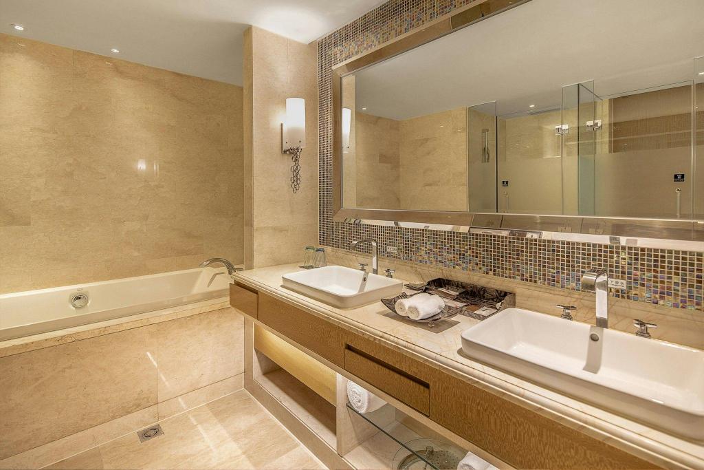 Guest Room, King Bed, Club Lounge Access, High Floor