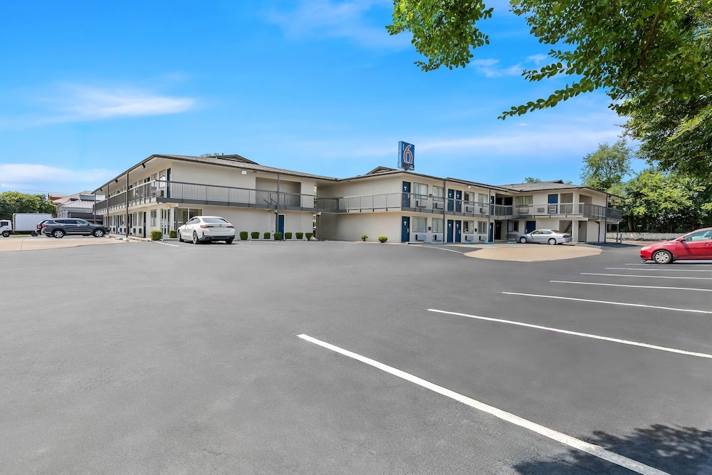 Motel6 Murfreesboro, TN 49/59