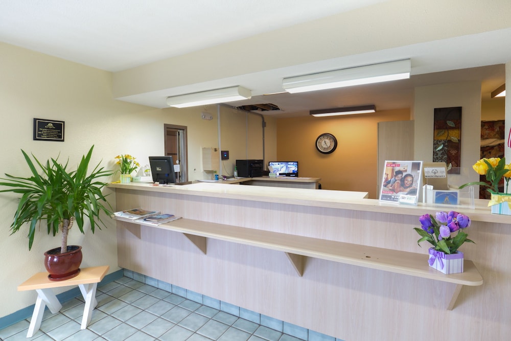 Days Inn by Wyndham New Philadelphia 7/36