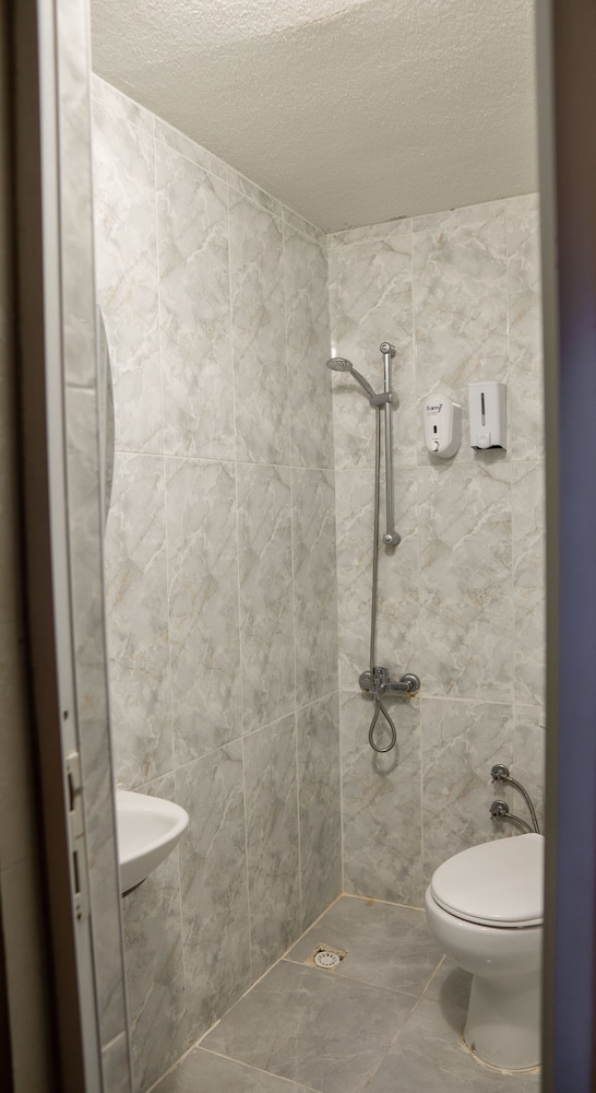 Evin Suit Hotel 47/50