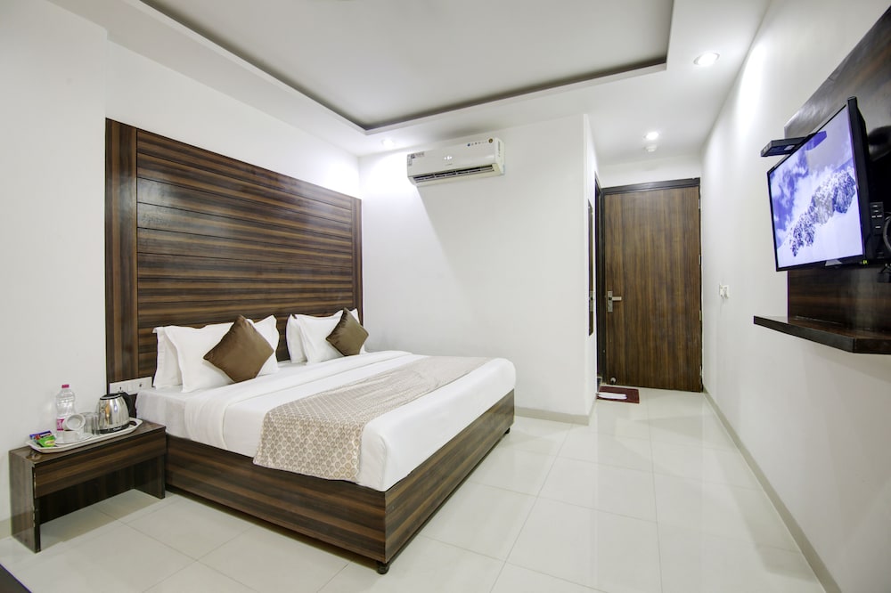 Hotel Chanakya Inn 12/38