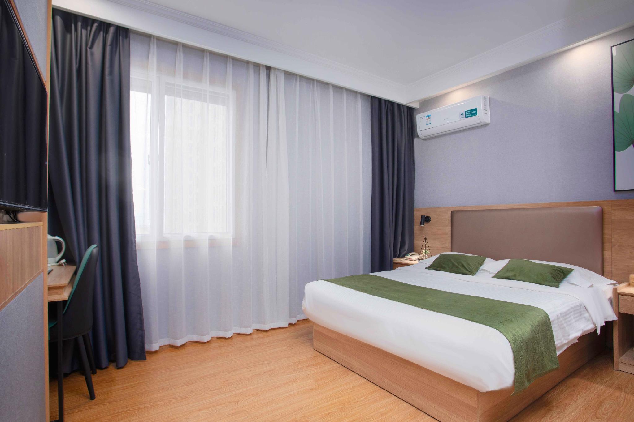 ROOM, DOUBLE BED