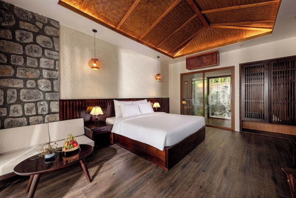 غرفة بريميير بسرير كينج بإطلالة على البحيرة بغرفة نوم واحدة، Athena Premier Resort Ninh Bình 4/5