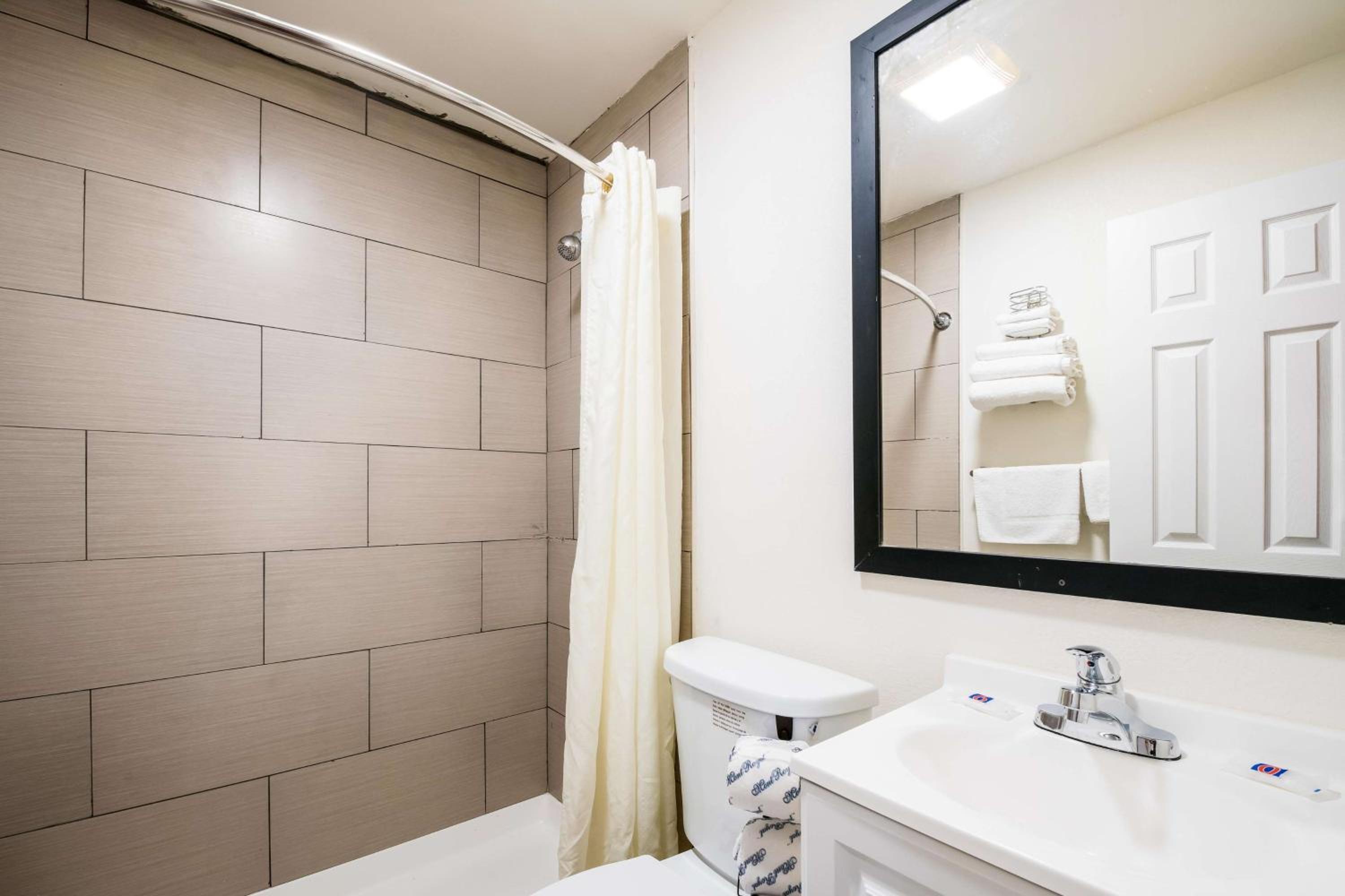 1 King Bed - Mobility Accessible Tub, Nsmk 9/10