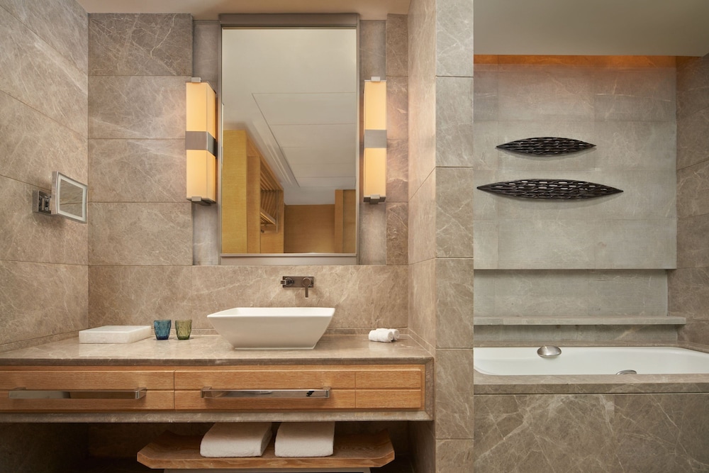 غرفة ديلوكس تنفيذية بسريرين منفصلين، The Westin Chongqing Liberation Square 5/6