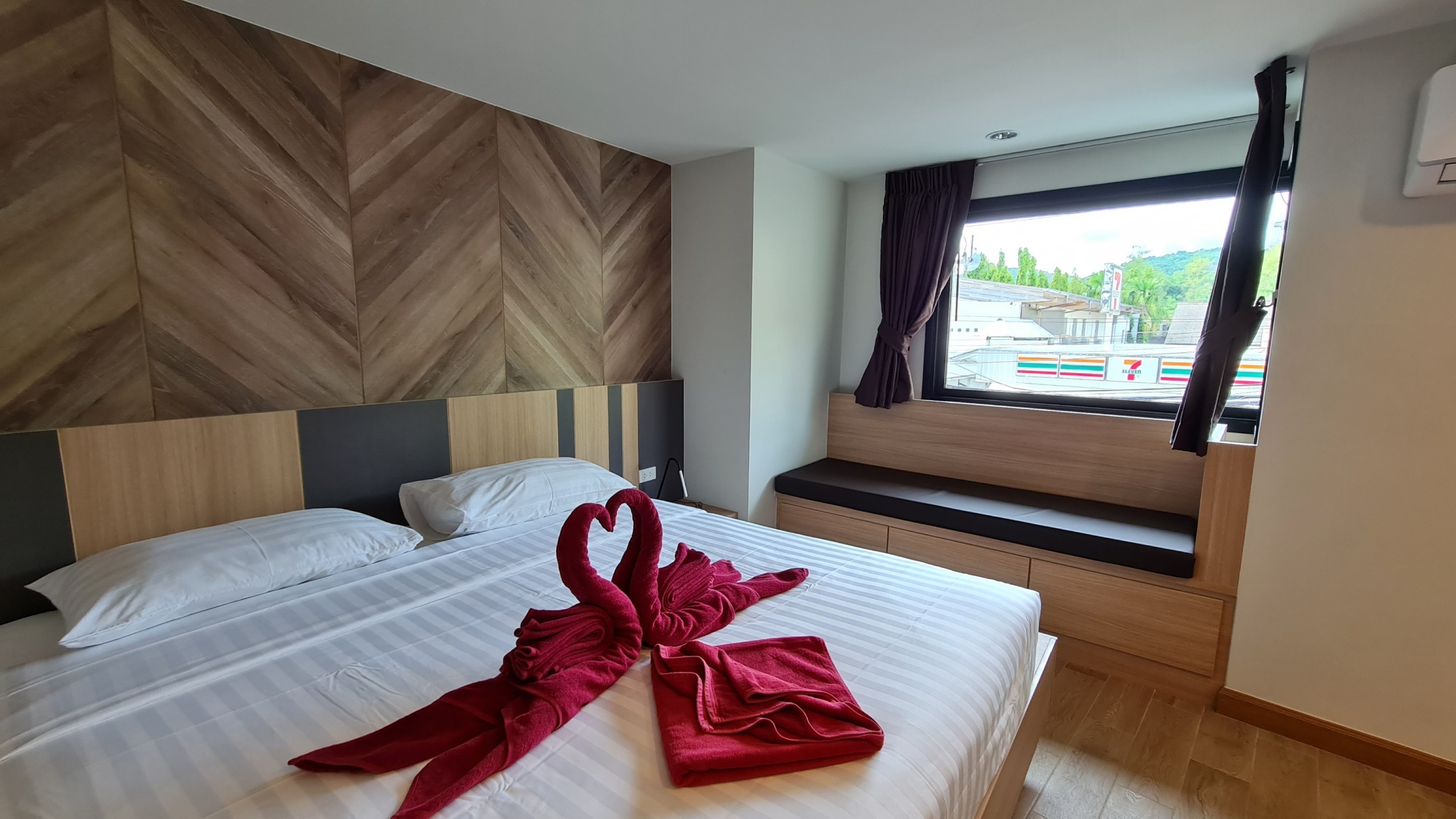 Room Actually 3/38