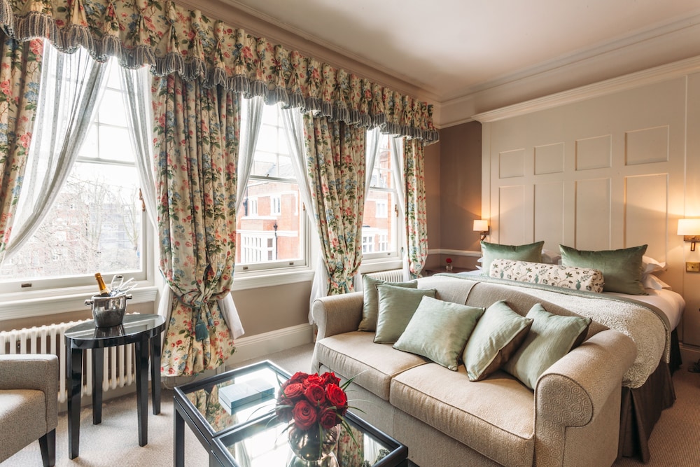No 11 Cadogan Gardens Hotel 48/82