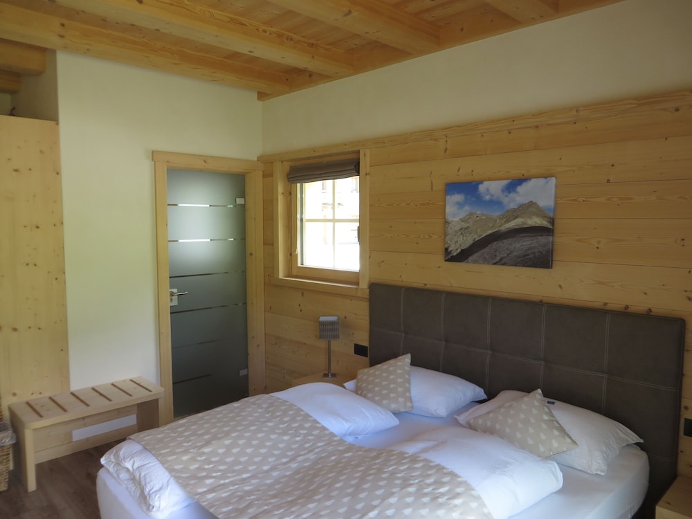 COMFORT, DOUBLE OR TWIN BED, MOUNTAIN VIEW