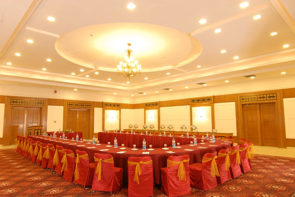 Chanakya Bnr Hotel 18/27