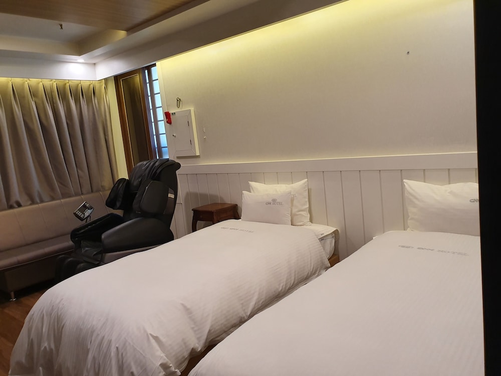 CNN Hotel 4/50