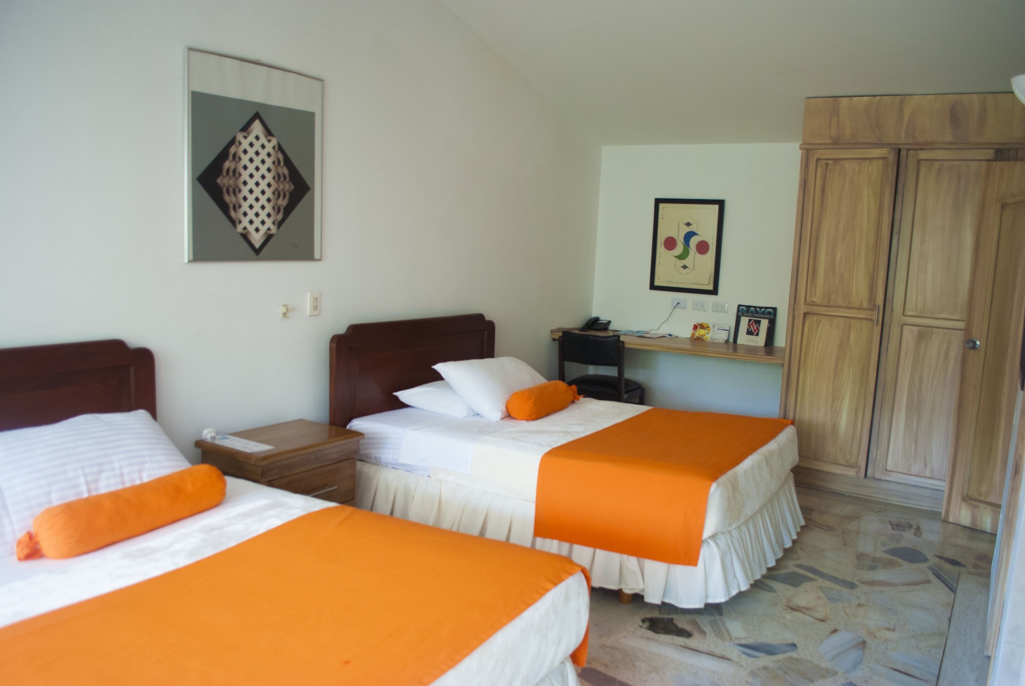 SUPERIOR, TWIN BEDS