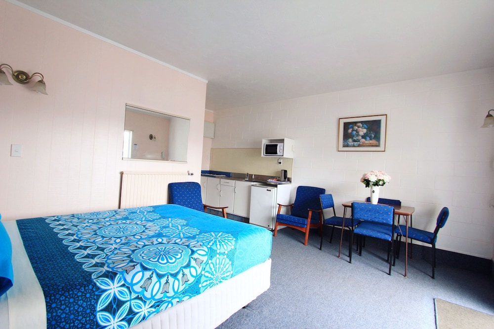 Golden Glow Motel 16/60