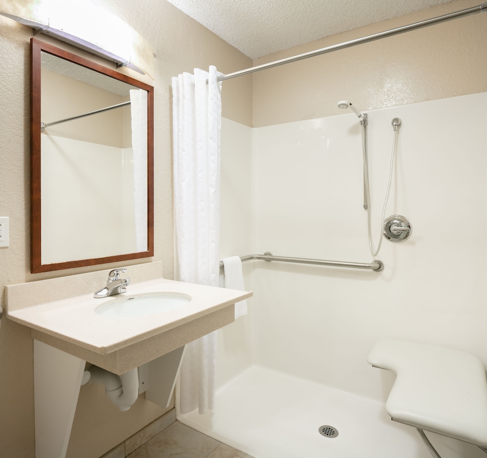Candlewood Suites Kenosha 18/39