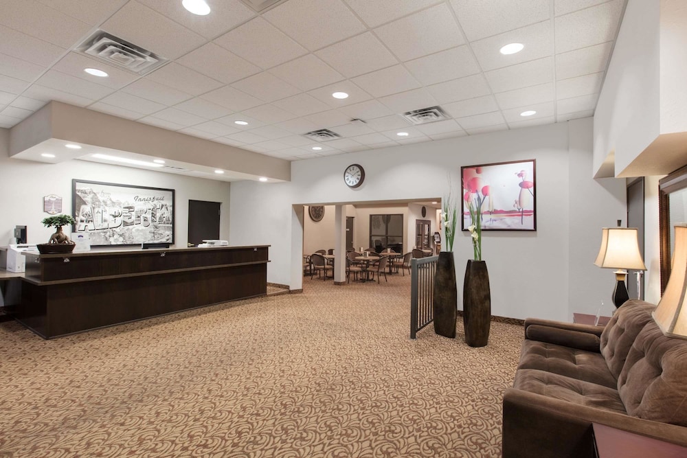 Super 8 By Wyndham Innisfail 3/15