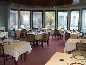 restaurant cafeteria