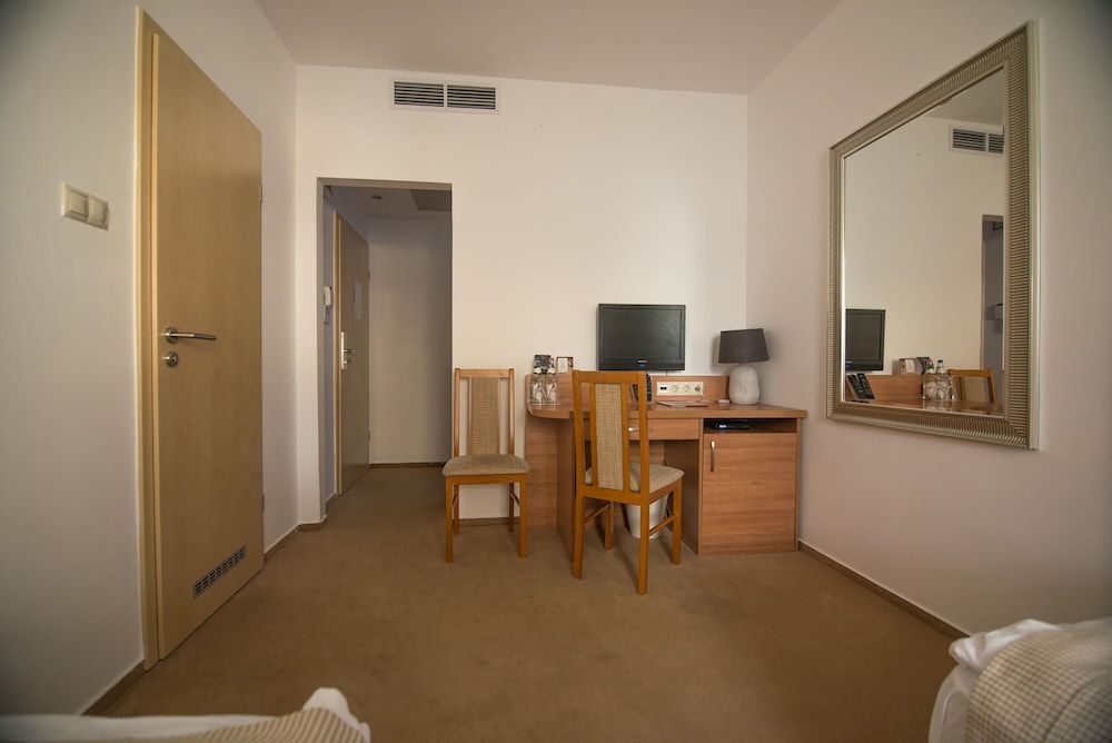 CIVITAS BOUTIQUE HOTEL 73/79