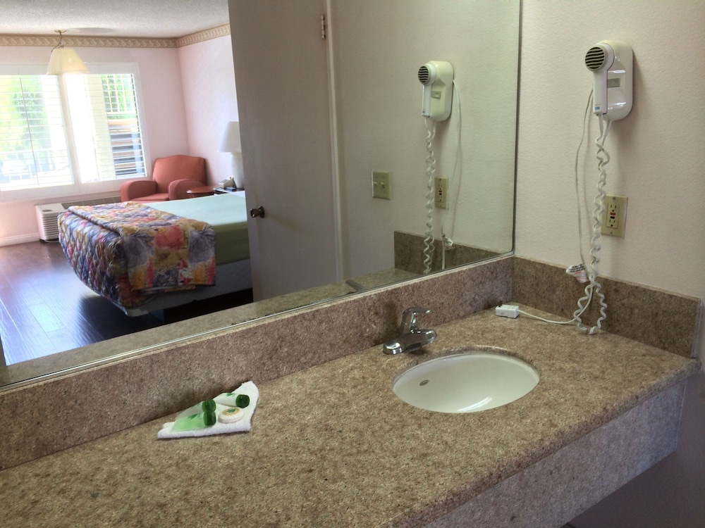 Alamo Inn Suites 38/61