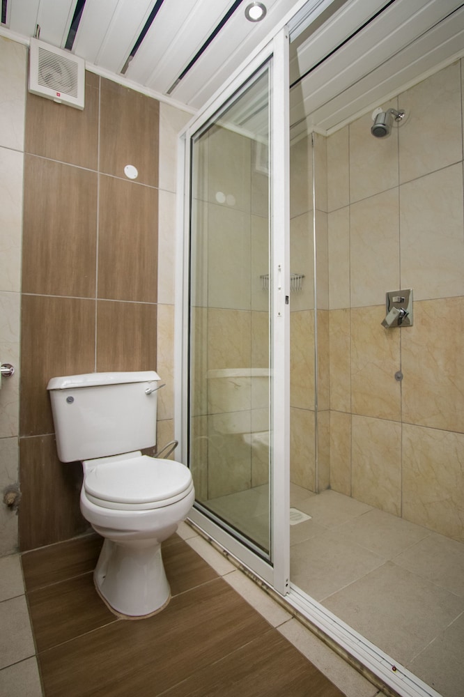 Airport Landing Hotel 14/48
