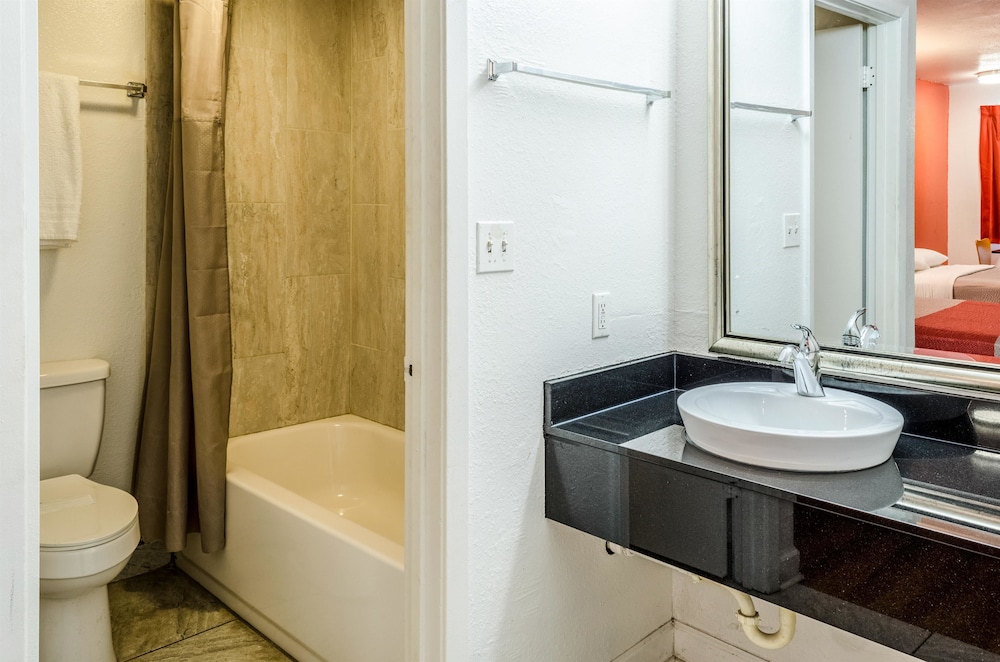 Motel6 Saraland, AL 25/28