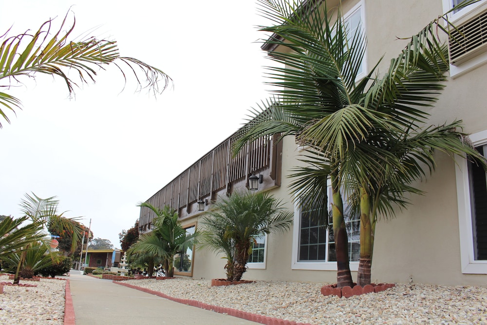 Sea Air Inn and Suites Downtown Morro Bay 37/50