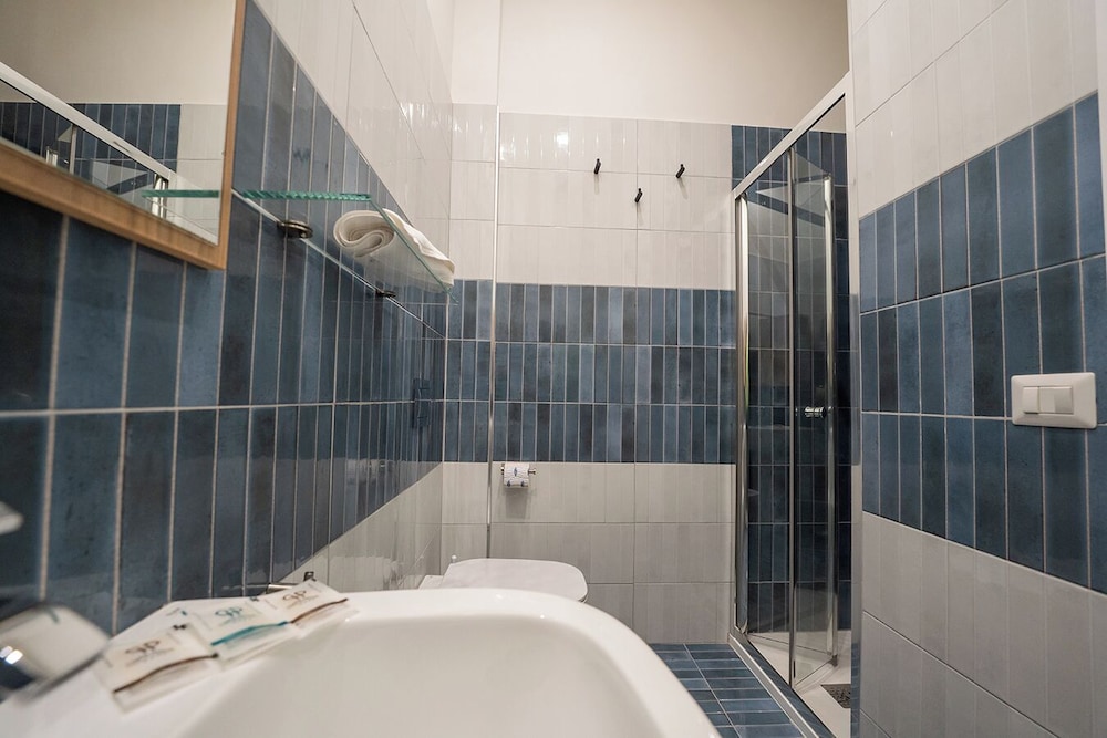 1 Bedroom, Economy, Queen Bed, Private Bathroom, Annex, Del Chiostro 25, Naples Royal House B&B 6/6