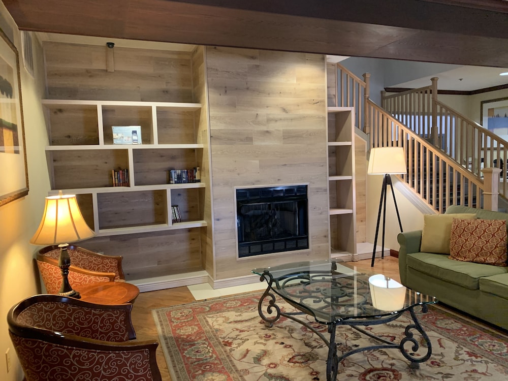 Country Inn & Suites By Radisson Kearney NE 36/37