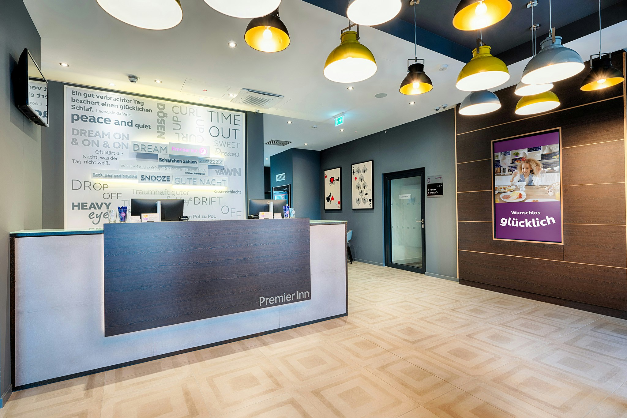 Premier Inn Wiesbaden City Centre 9/36