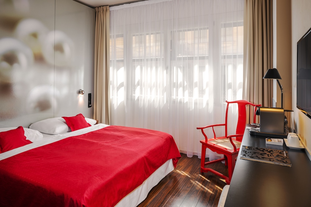 STANDARD, DOUBLE OR TWIN BED