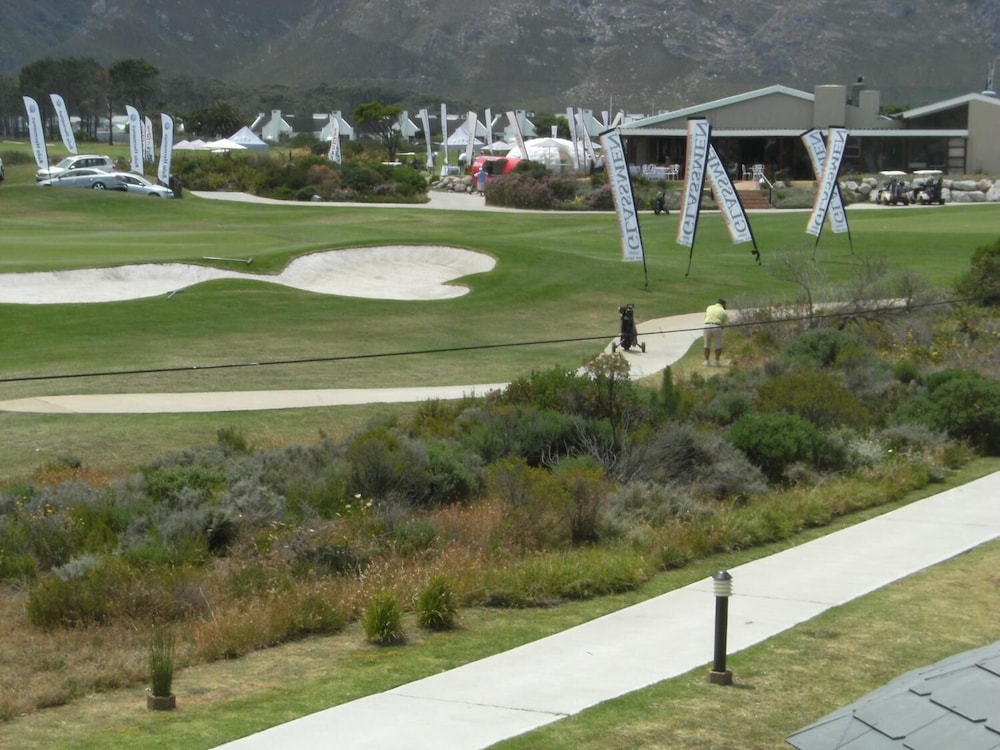 Mulligans Golf Lodge 33/38