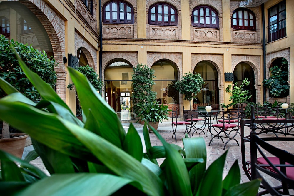 Alcazar de La Reina 56/66