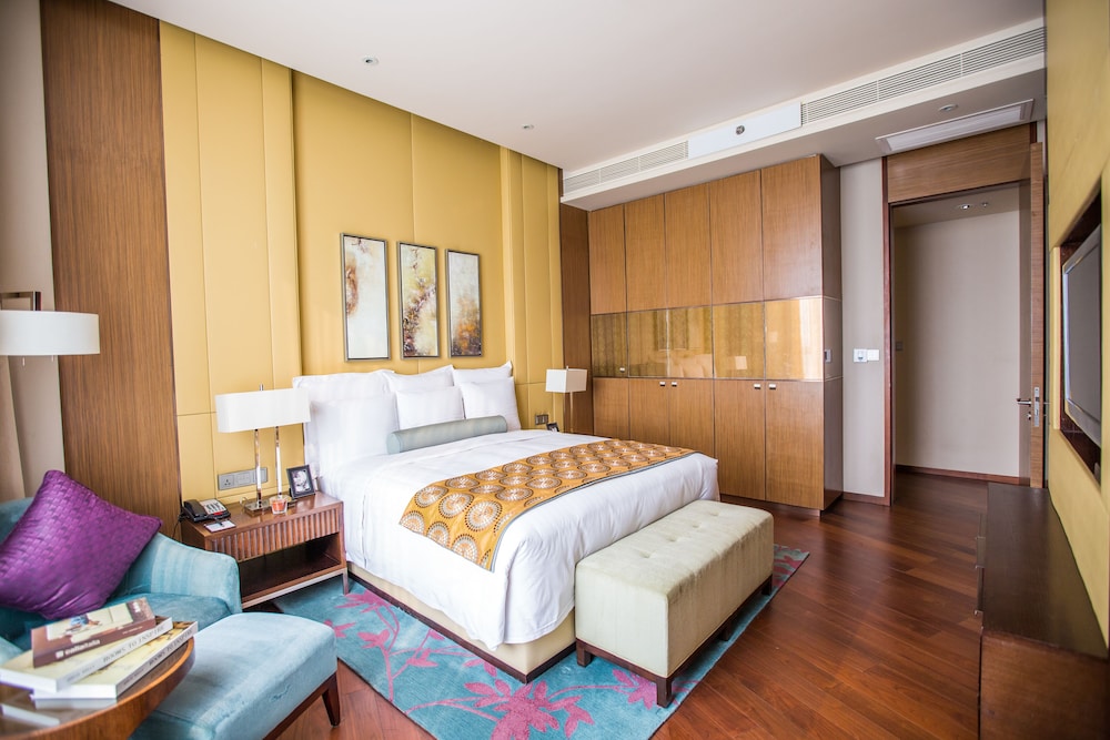 1 Bedroom, Study, Apartment, King Bed, Lake View