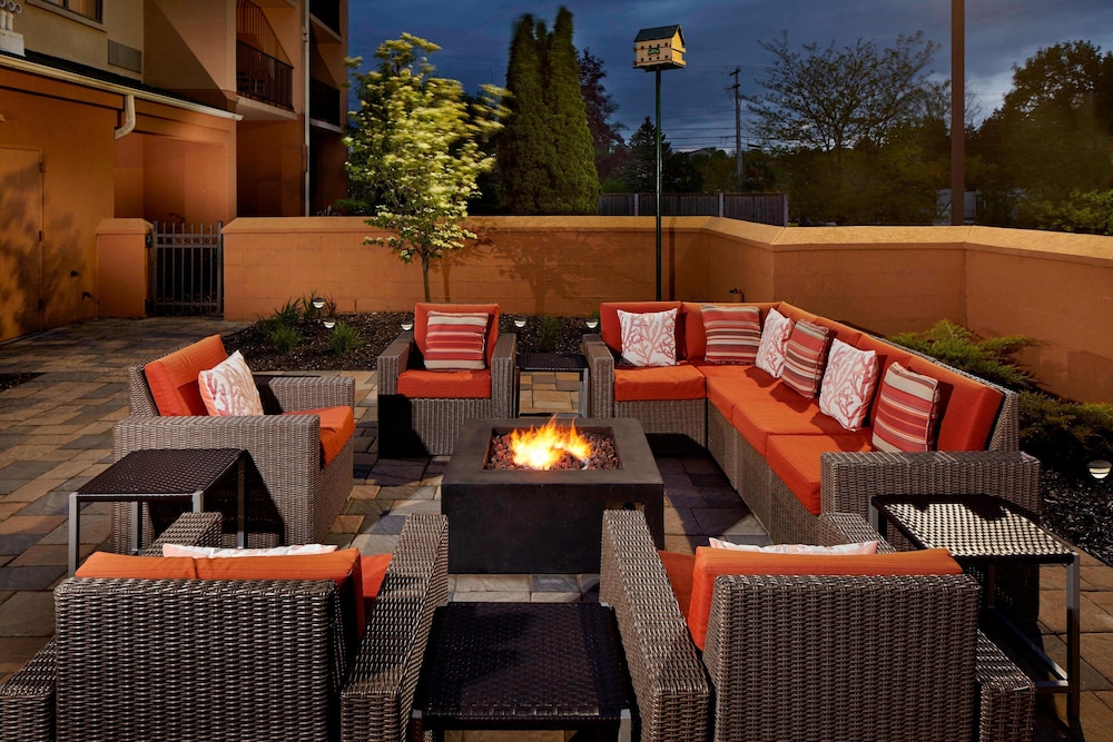 Courtyard By Marriott State College 29/39