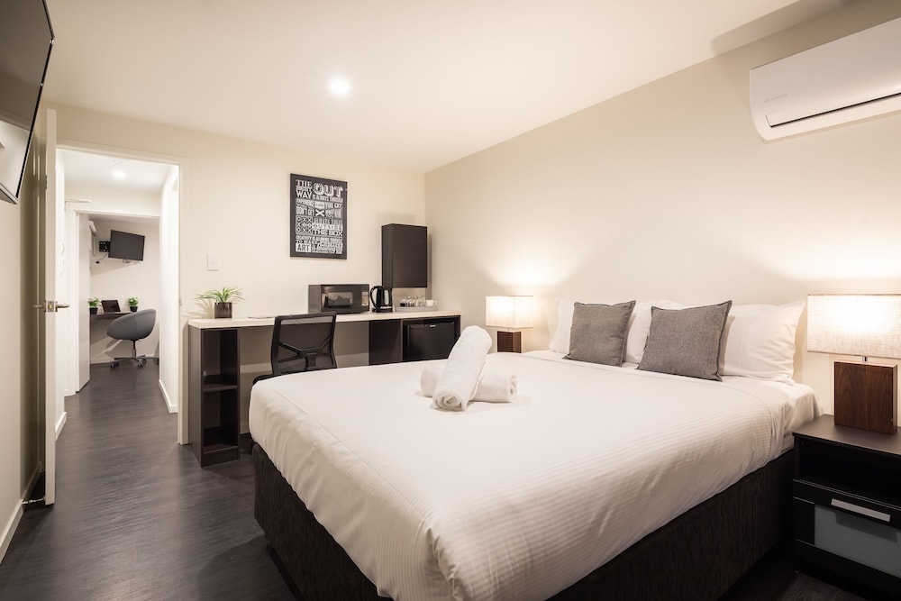 Ascot Budget Inn 27/77