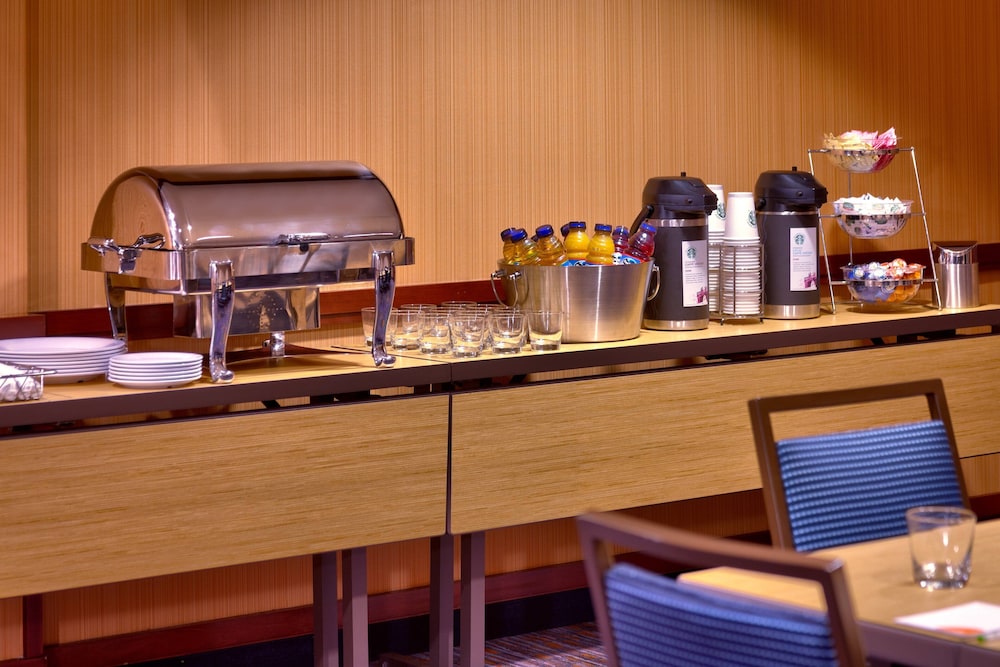 Courtyard by Marriott Kansas City Shawnee 54/71