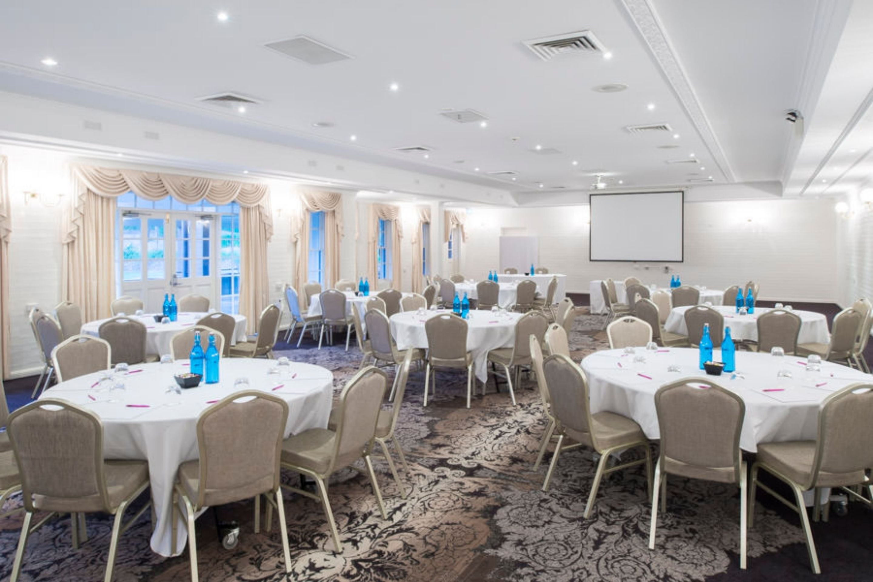 CROWNE PLAZA HAWKESBURY VALLEY 55/65