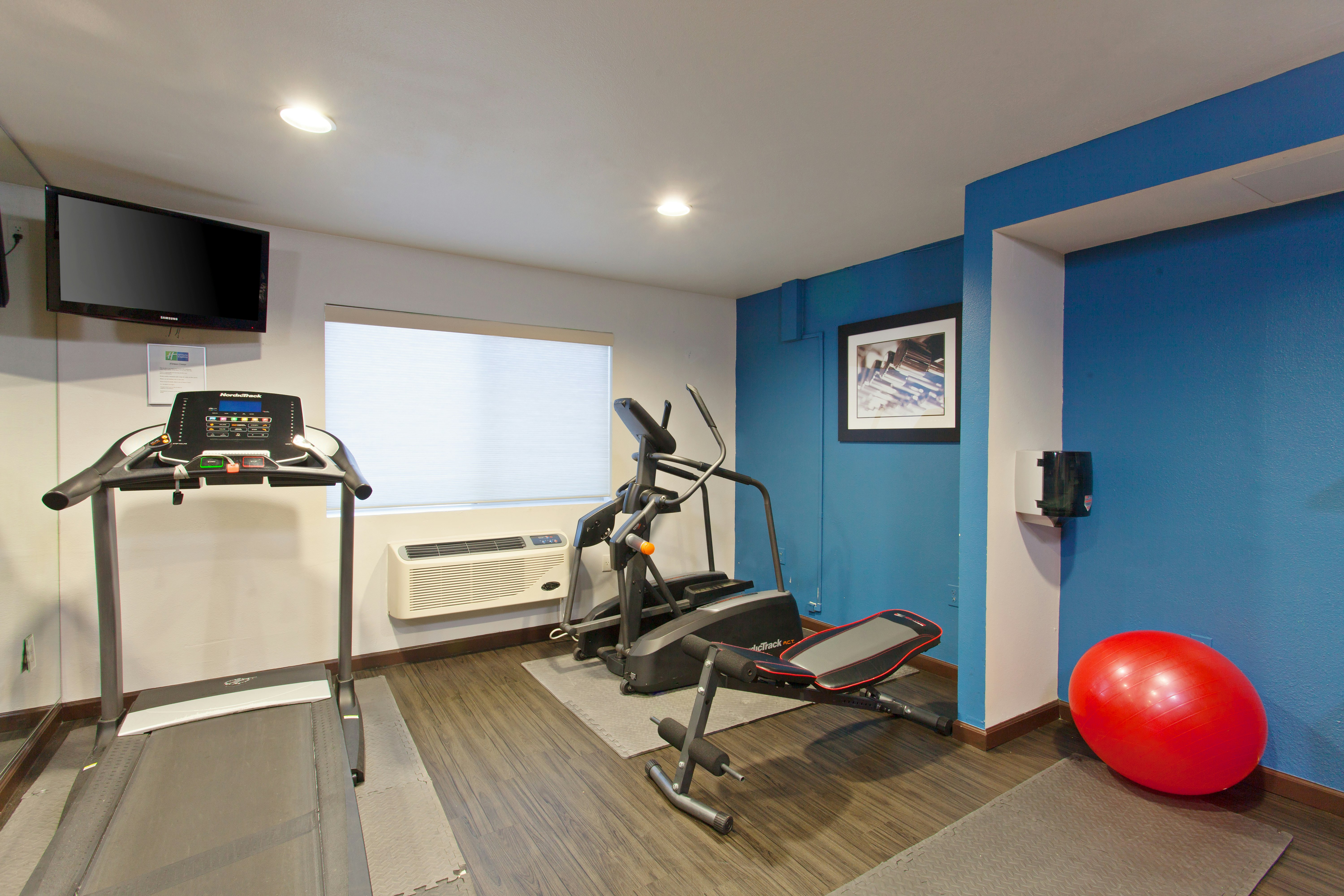 Holiday Inn Express Temecula 26/41
