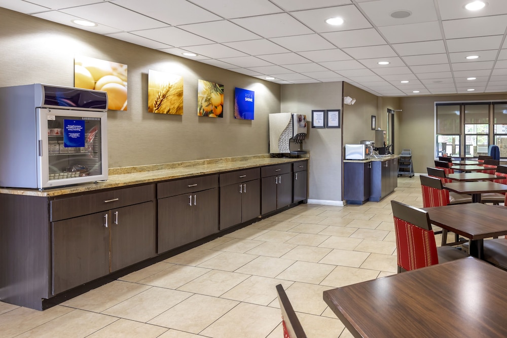 Comfort Inn & Suites Canton Riverstone Area 4/30