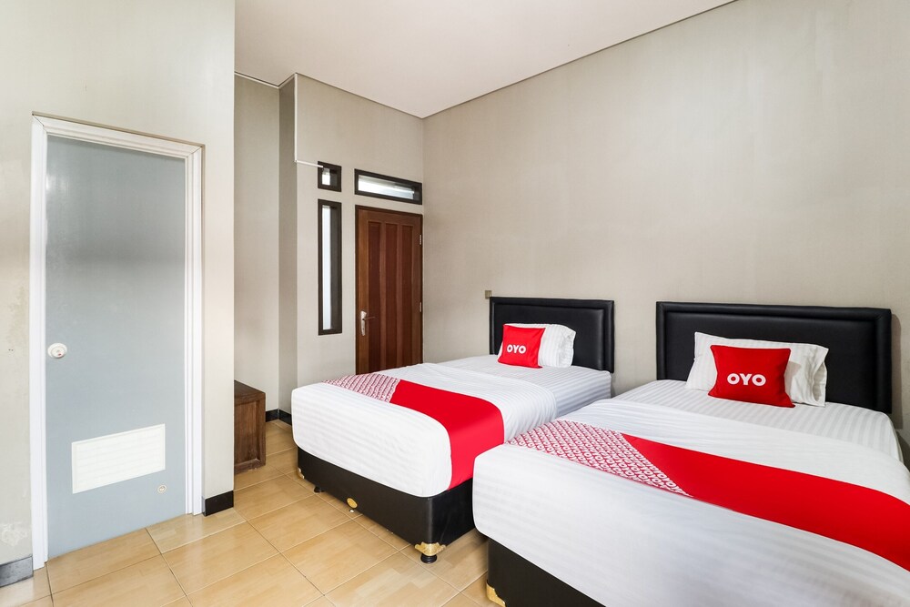 OYO 90026 Guest House Teras Waruga Syariah 12/22