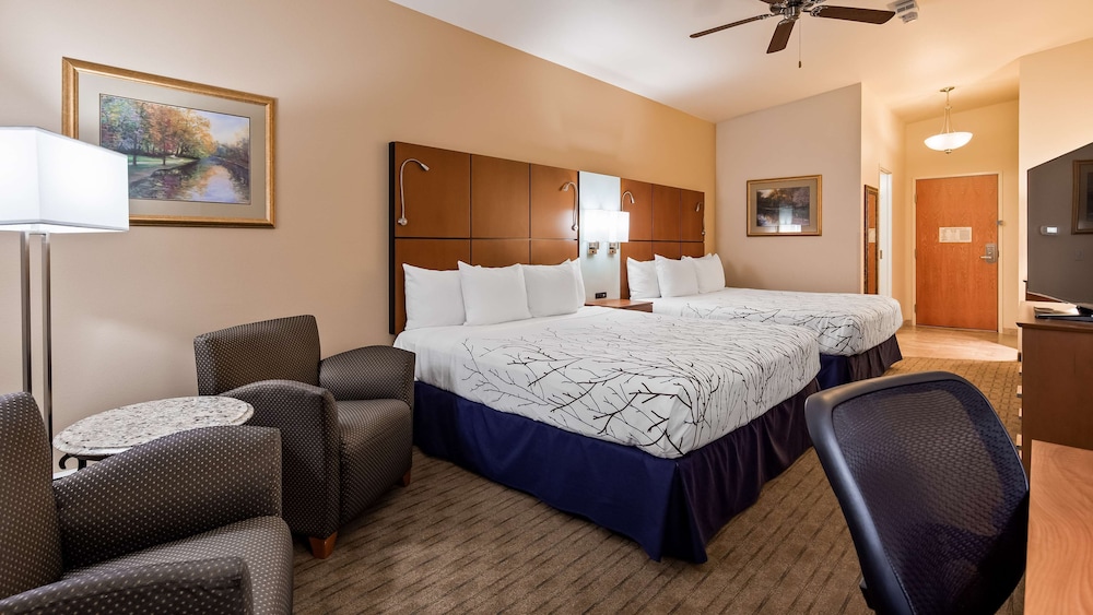Best Western Plus Silver Saddle Inn 18/43