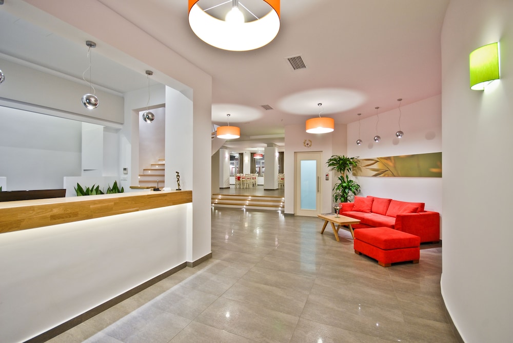 Xenia Hotel 6/50