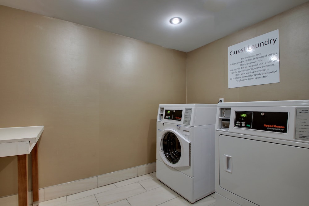 Holiday Inn Express Suites Wapakoneta 24/57