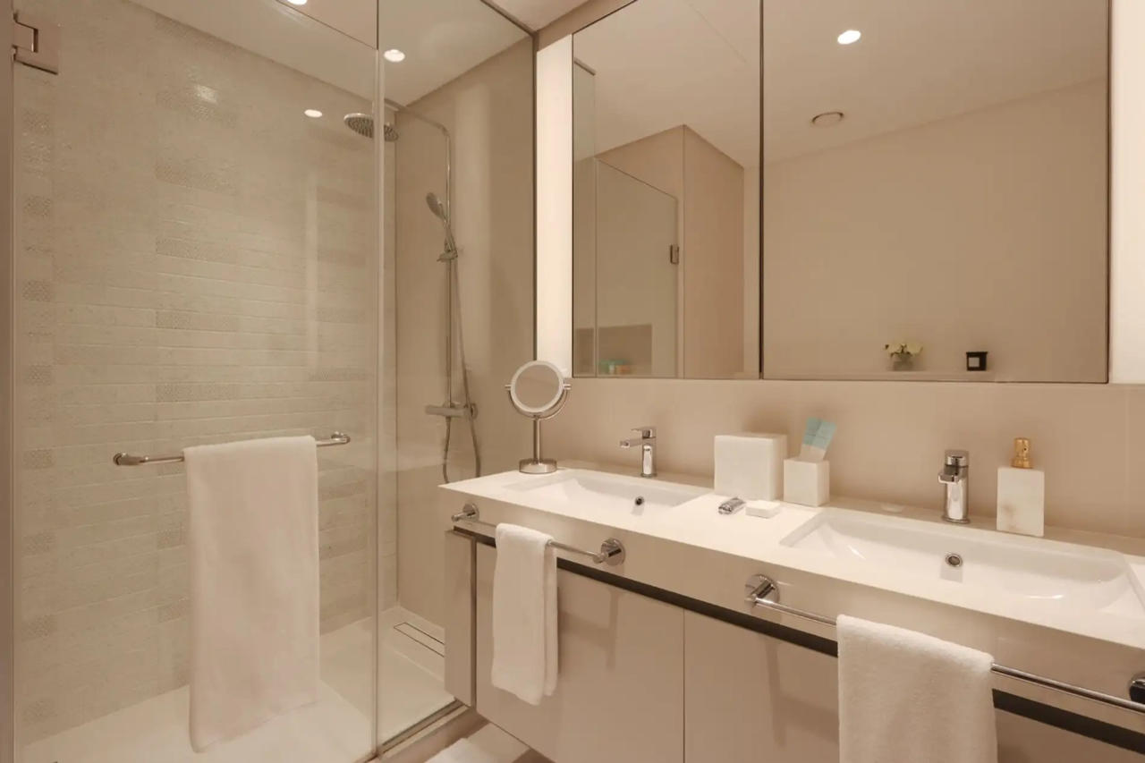 3BR with Marina Skyline View & Private Beach 24/26
