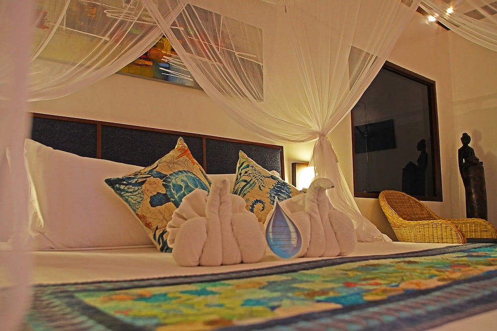 Last Frontier Beach Resort - Adults Only 14/68