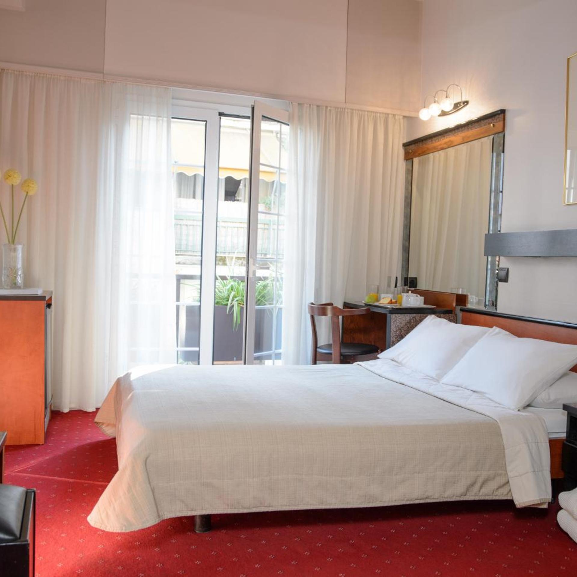 Room, Double Bed, Small Balcony, Victory Inn 2/10