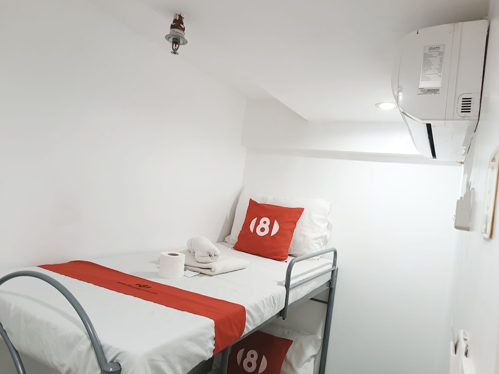 8Hostel 19/50