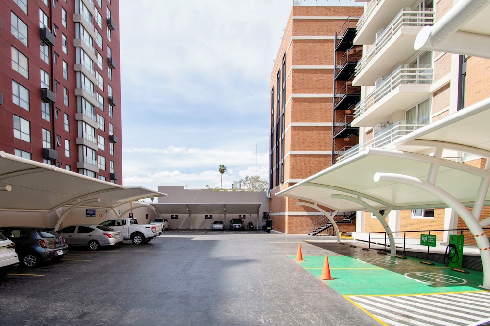 Hotel Velvet Plaza 59/64