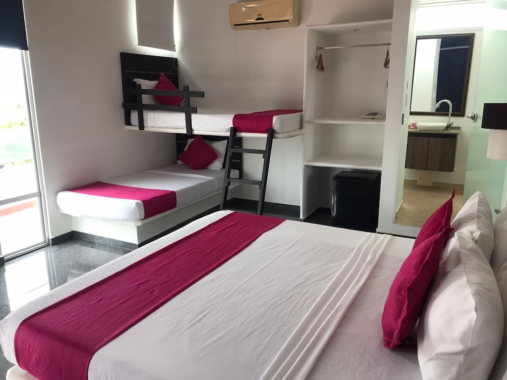 Hotel Paraiso Estudios 7/28